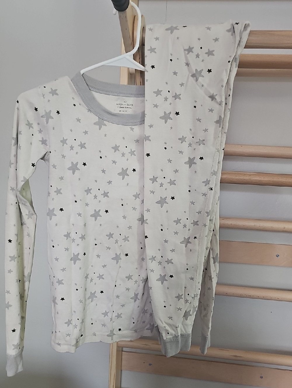 Hanna Andersson Cream and Gray Star Print Kids Pajama Set
